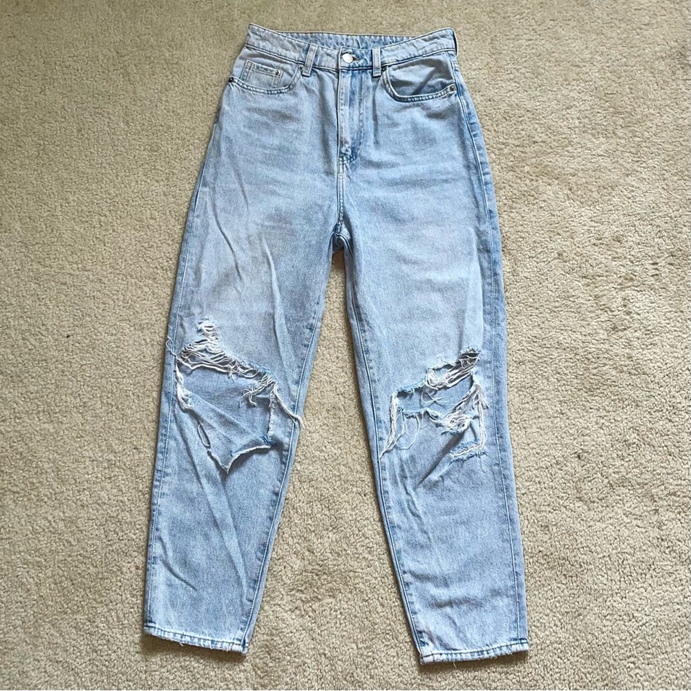 H&M Loose Mom Jeans Ripped Ultra High Waist Ankle Length Light Wash